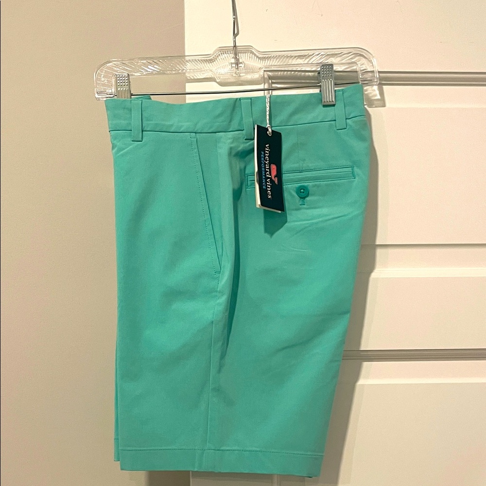 Vineyard Vines men’s breaker shorts sz 28 NWT